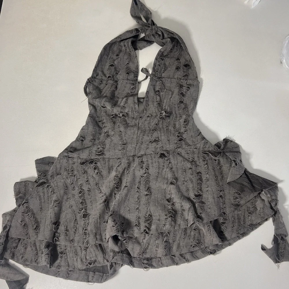 Edikted Halter Top Womens XS Grey Distressed Tiered Shredded Ruffle Grunge Y2K - Picture 3 of 8